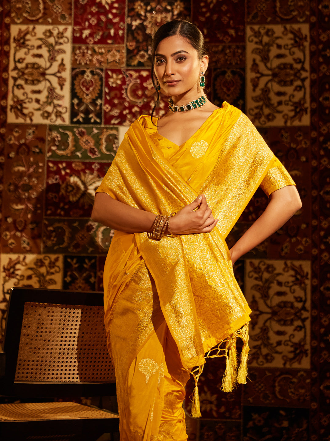 Dhiyona KS Women's Women Ethnic Motifs Zari Banarasi Saree