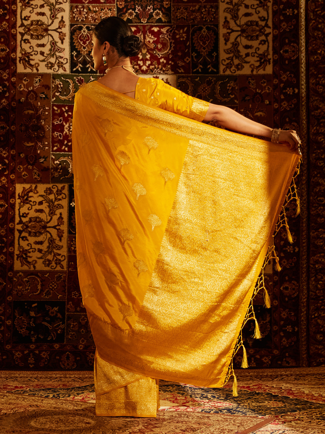 Dhiyona KS Women's Women Ethnic Motifs Zari Banarasi Saree