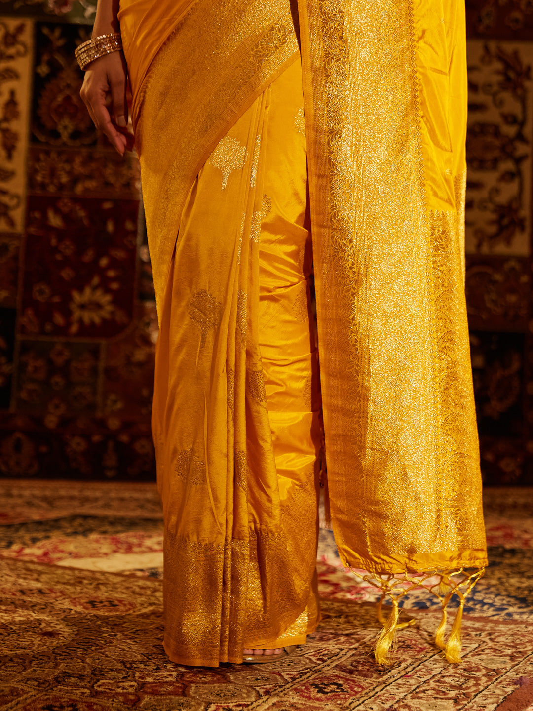 Dhiyona KS Women's Women Ethnic Motifs Zari Banarasi Saree