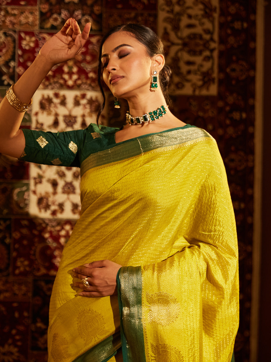 Dhiyona KS Women's Striped Woven Design Zari Banarasi Saree