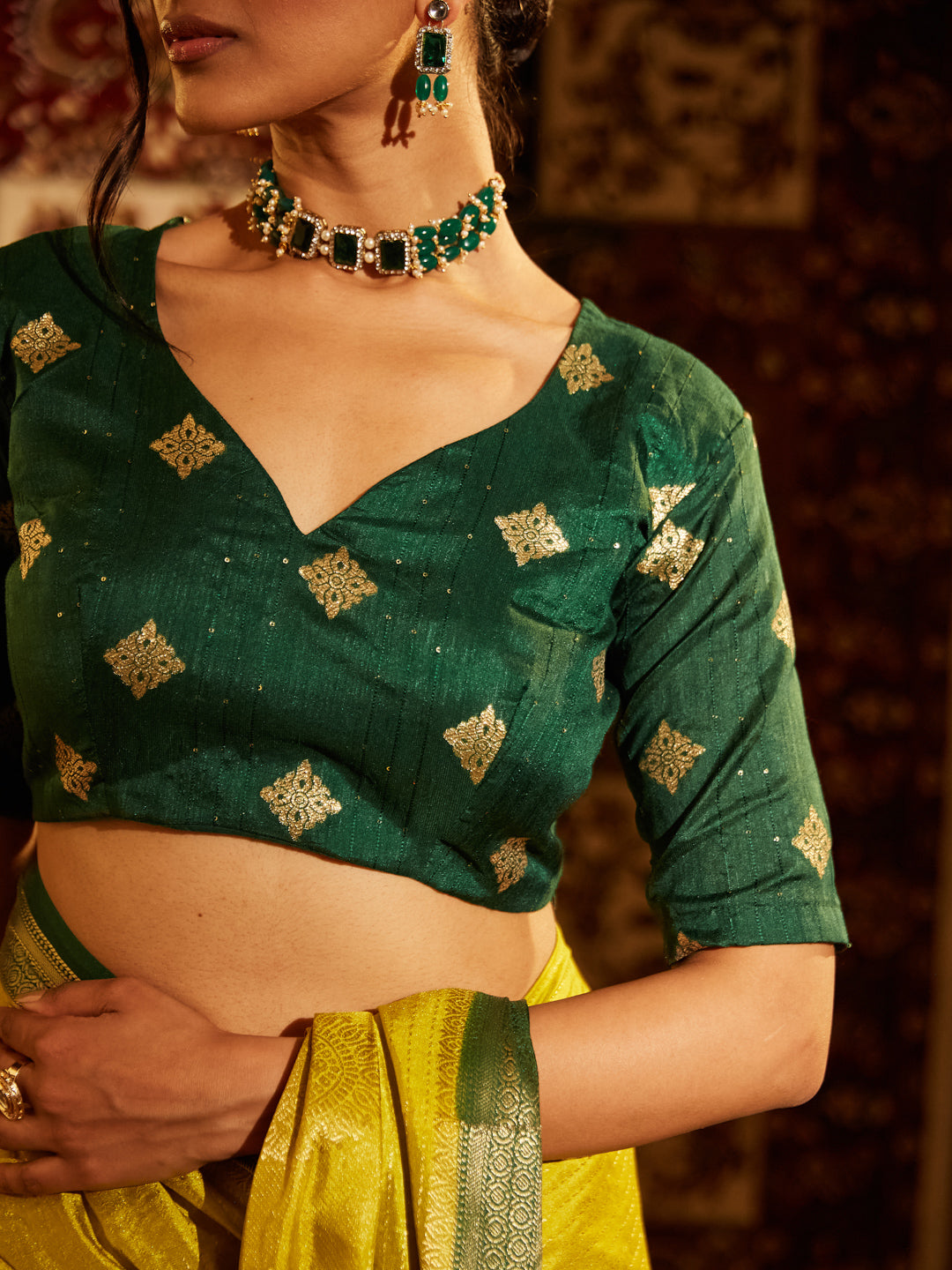 Dhiyona KS Women's Striped Woven Design Zari Banarasi Saree