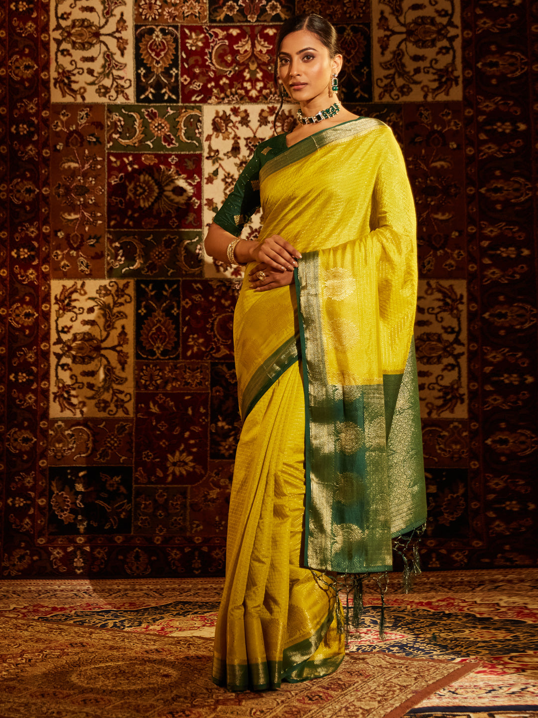 Dhiyona KS Women's Striped Woven Design Zari Banarasi Saree