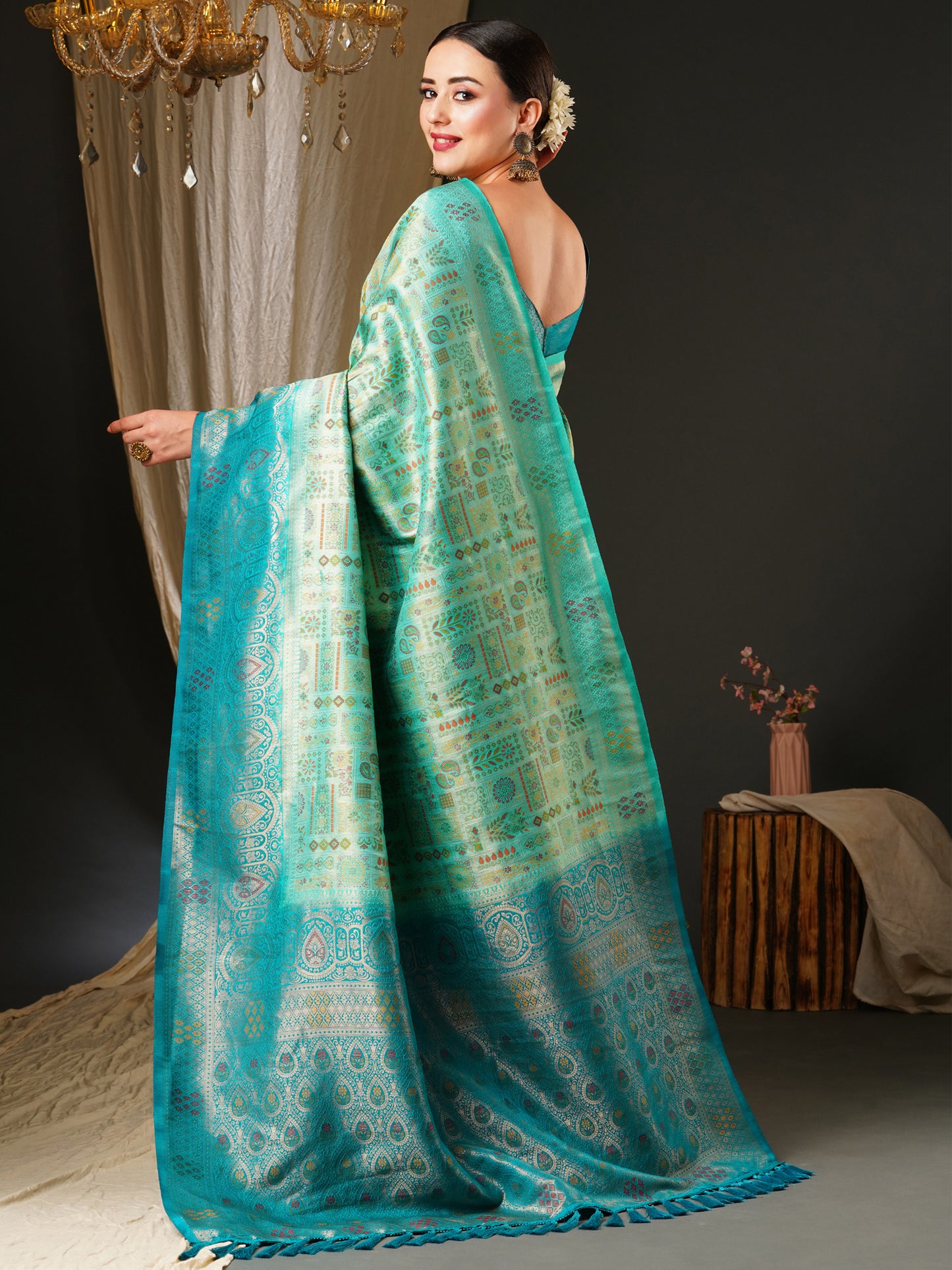 Women's Kanjeevaram Silk Blue Woven Design Celebrity Saree With Blouse Piece