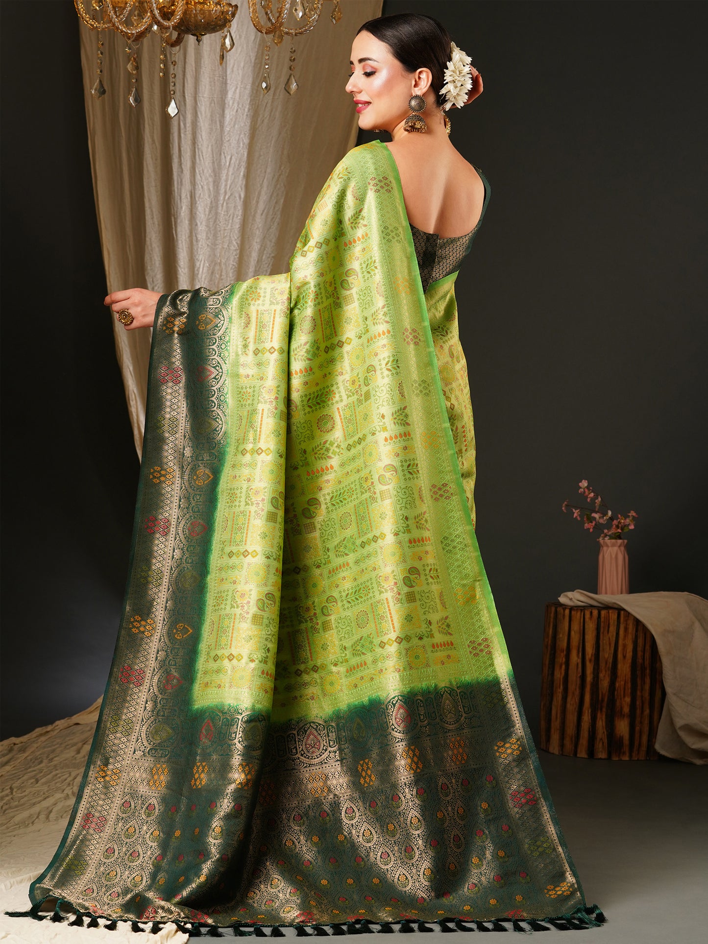 Women's Kanjeevaram Silk Light Green Woven Design Celebrity Saree With Blouse Piece