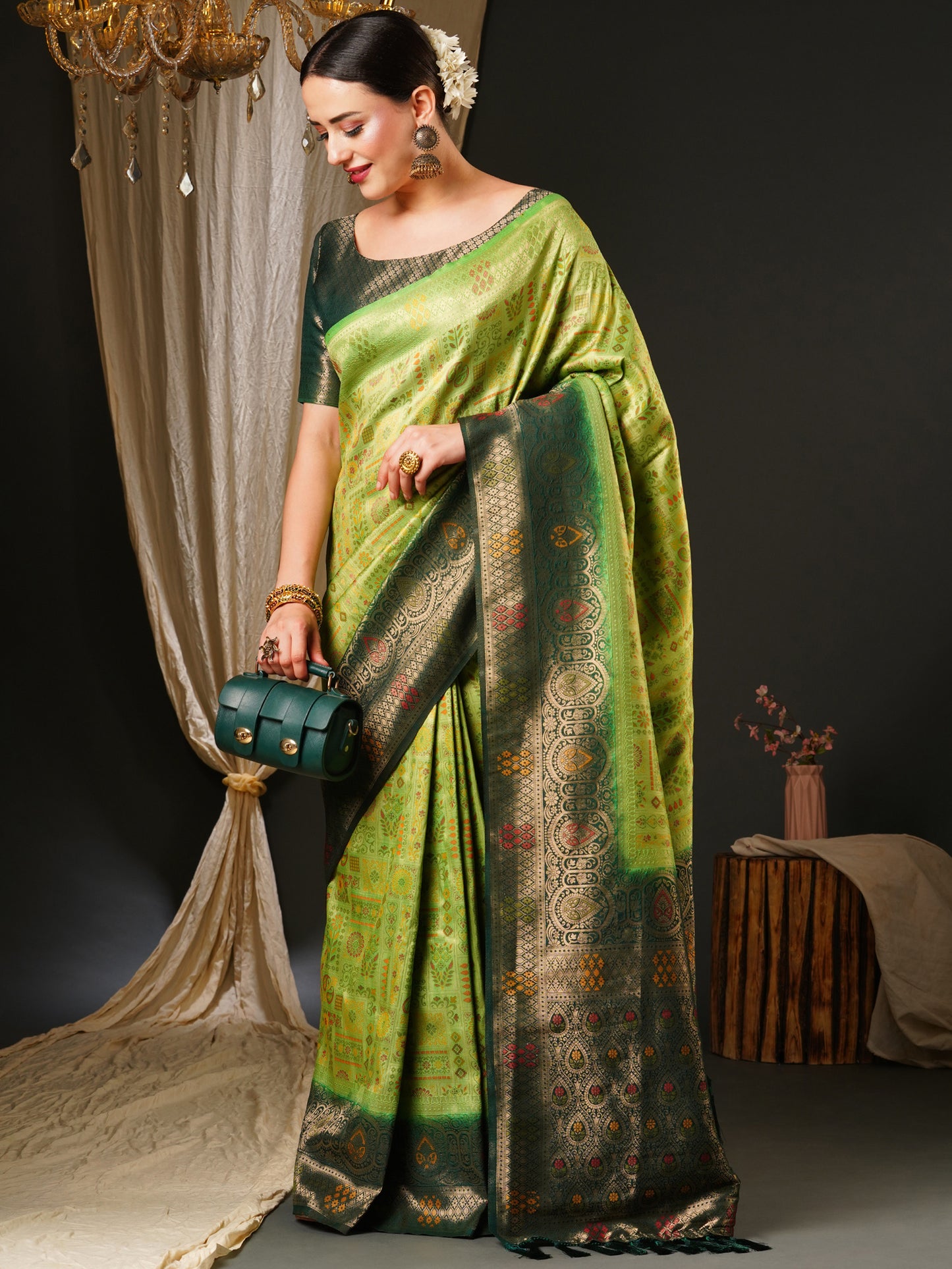 Women's Kanjeevaram Silk Light Green Woven Design Celebrity Saree With Blouse Piece