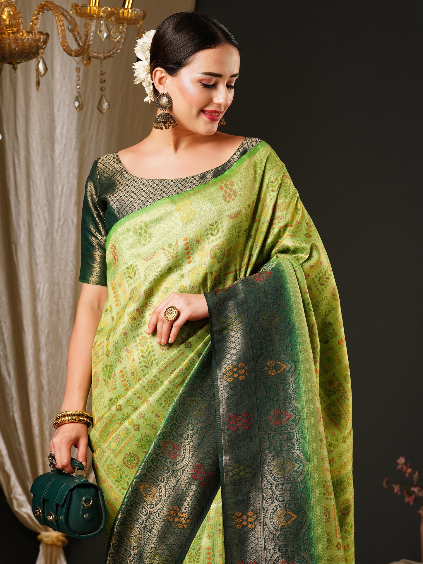 Women's Kanjeevaram Silk Light Green Woven Design Celebrity Saree With Blouse Piece