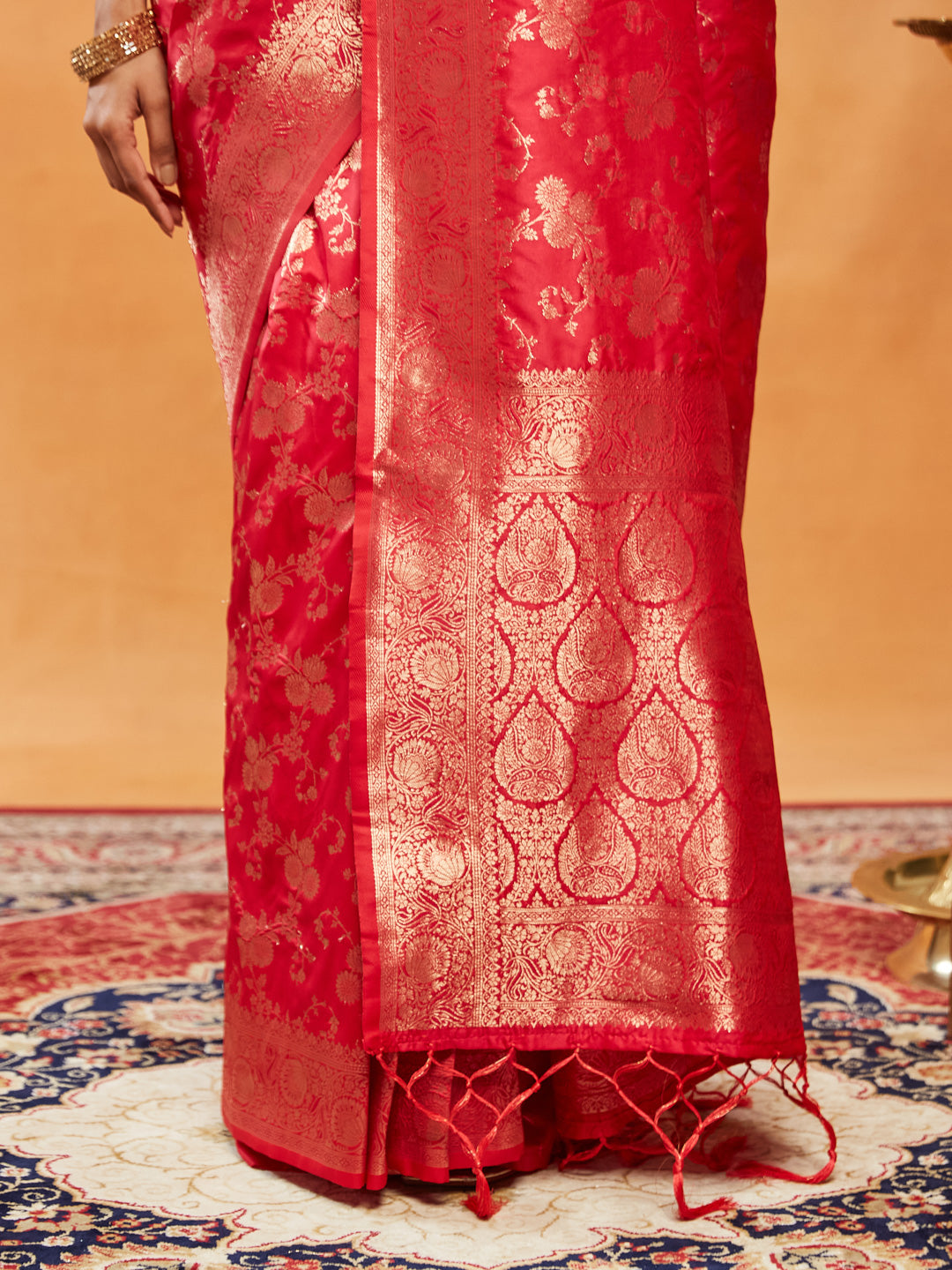 Dhiyona KS Women's Floral Woven Design Zari Banarasi Saree