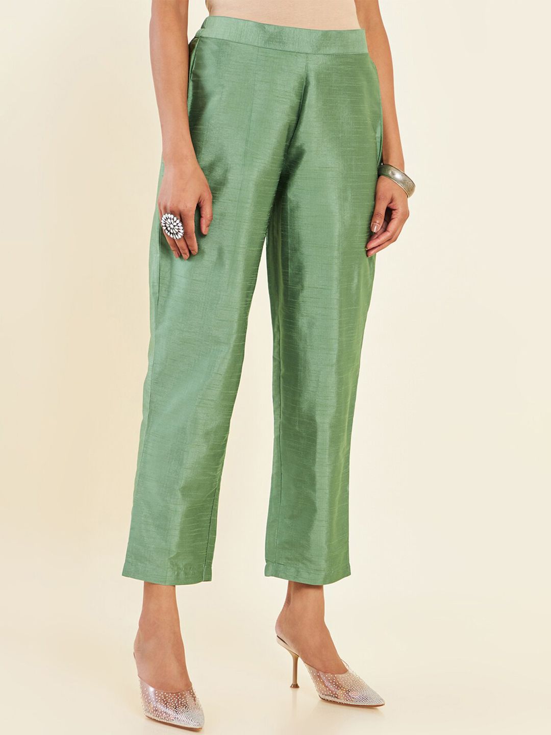 Dhiyona SO Women's Green Regular Straight Chanderi Silk Kurta With Trousers