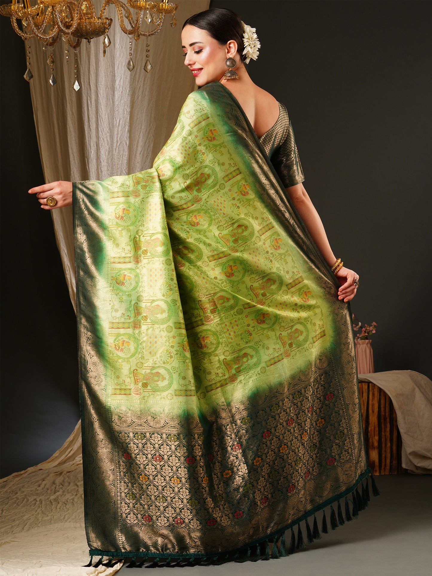 Women's Kanjeevaram Silk Light Green Woven Design Celebrity Saree With Blouse Piece