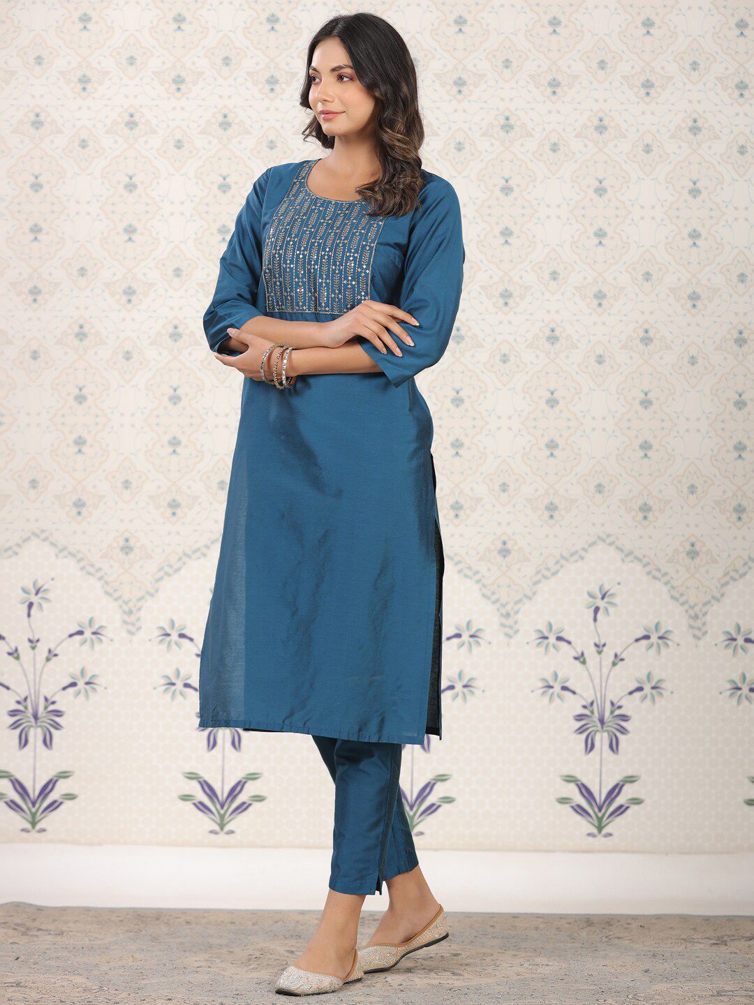 Dhiyona OD Blue Round Neck Embroidered Straight Kurta With Trouser