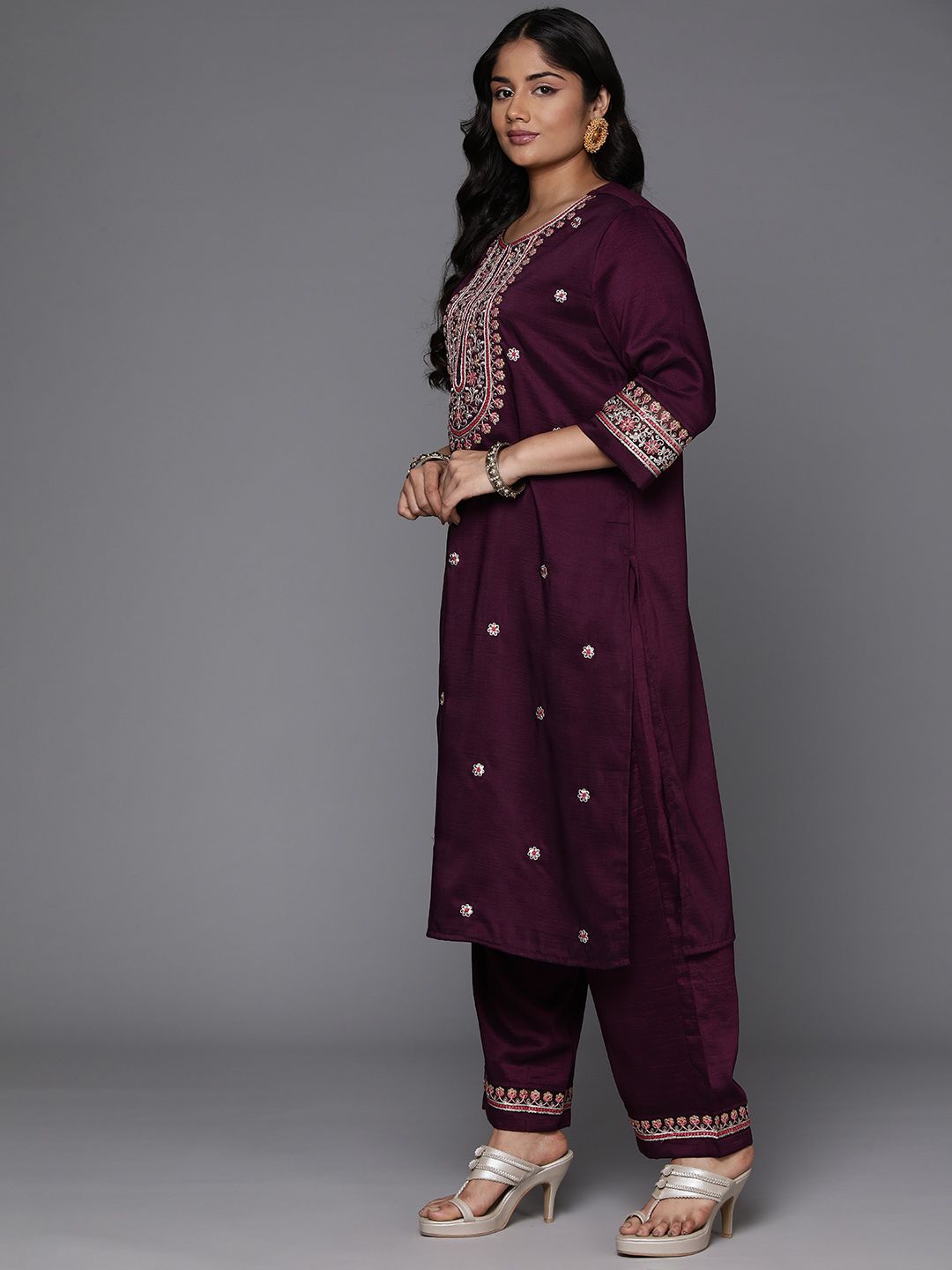 Dhiyona IE Plus Size Floral Embroidered Regular Kurta with Trousers & With Dupatta