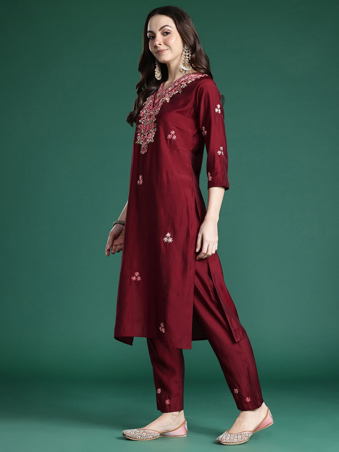 Dhiyona IE Women Floral Embroidered Thread Work Kurta With Trousers & Dupatta
