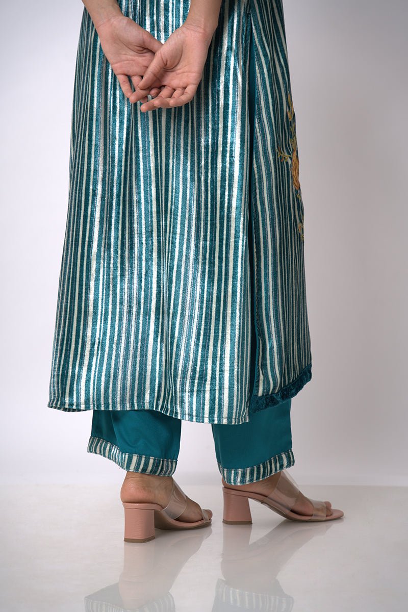 Women's Peacock Blue and Off White Silk Velvet Salwar Suit