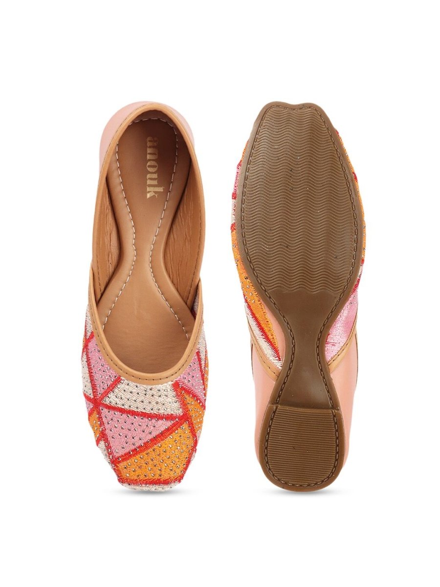 Dhiyona AK Embroidered Mojaris