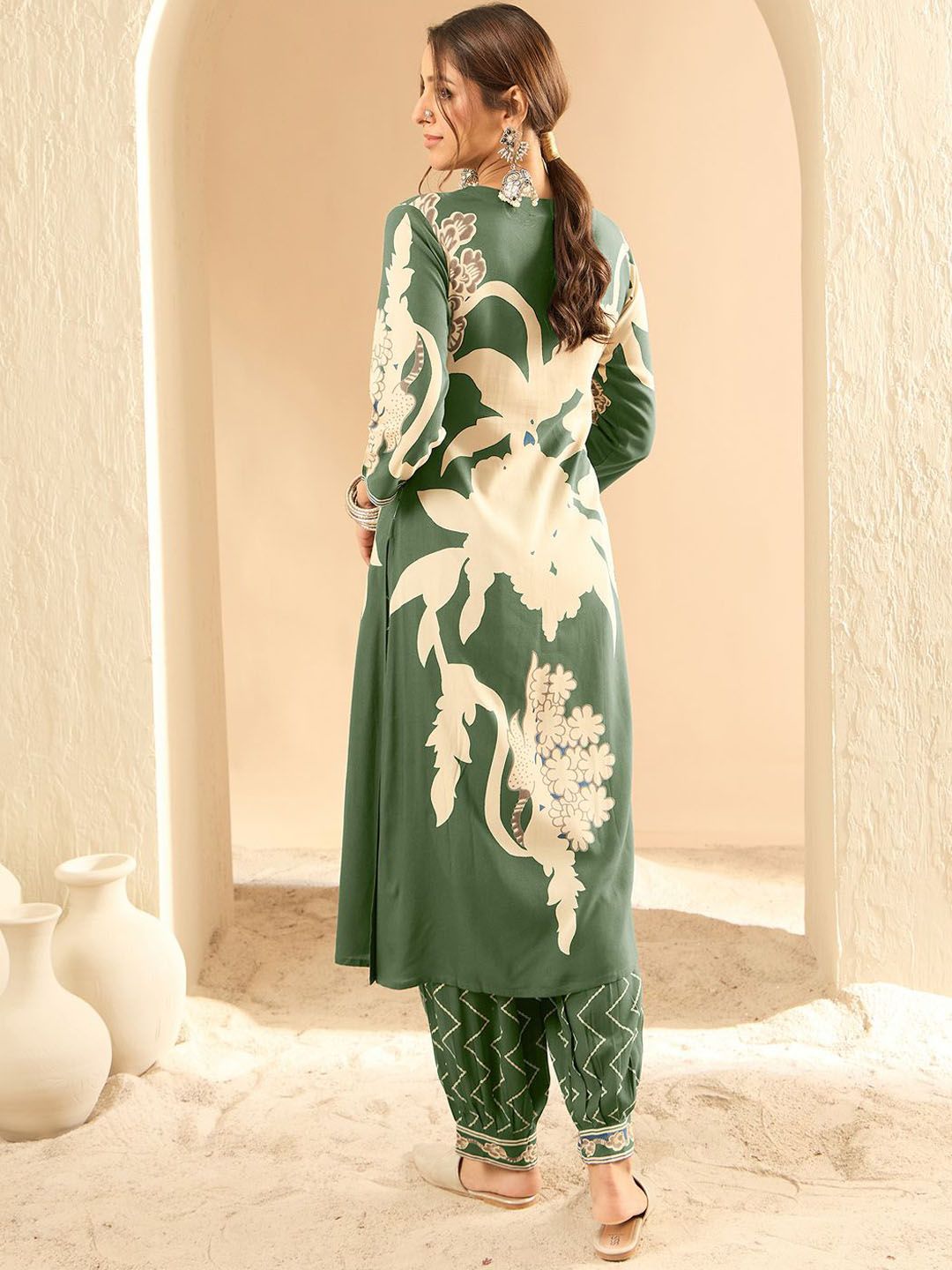 Dhiyona IE Floral Printed V-Neck Beads and Stones Screen Technique Kurta With Salwar