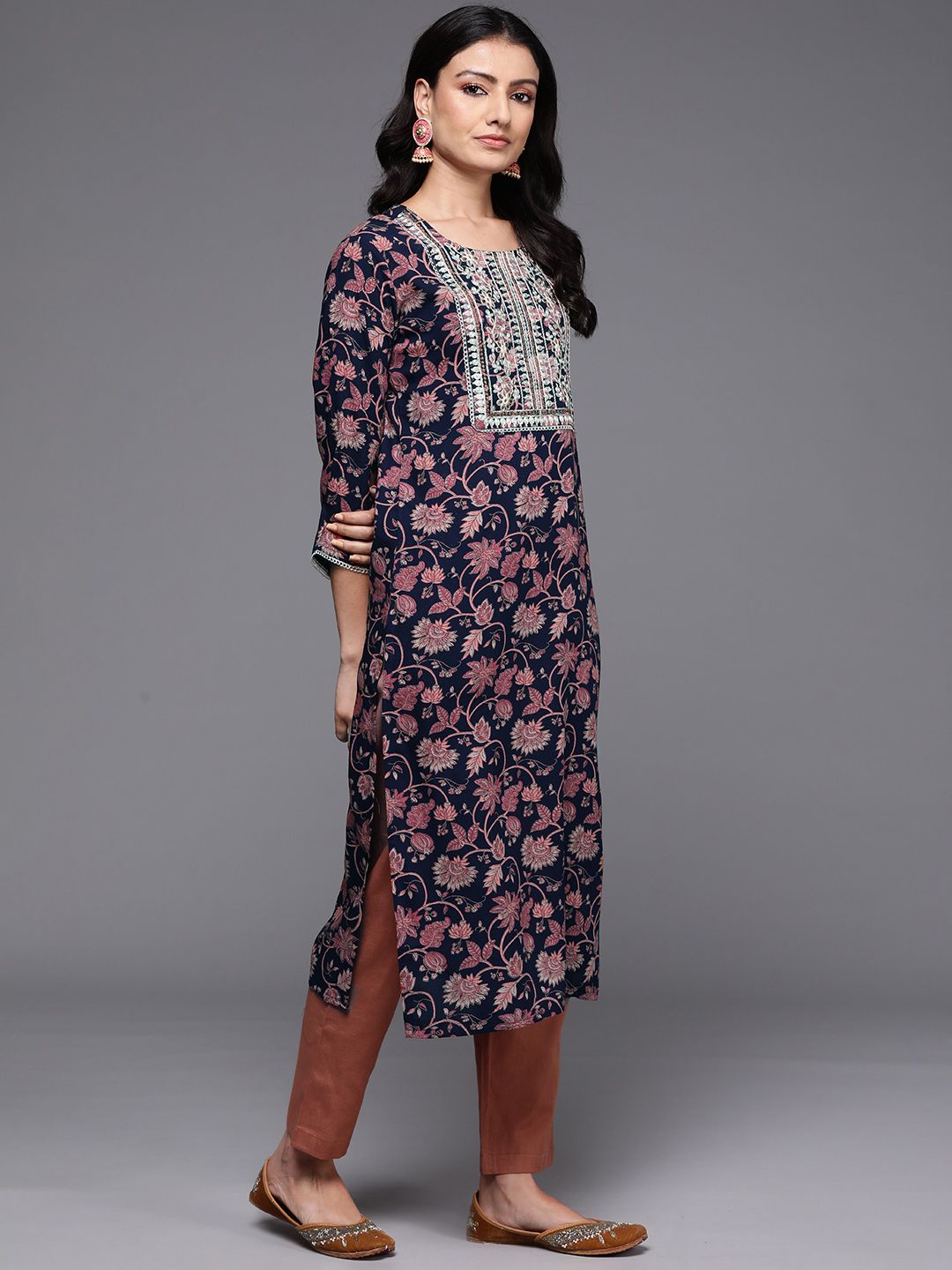 Dhiyona IE Women Floral Printed Thread Work Kurta