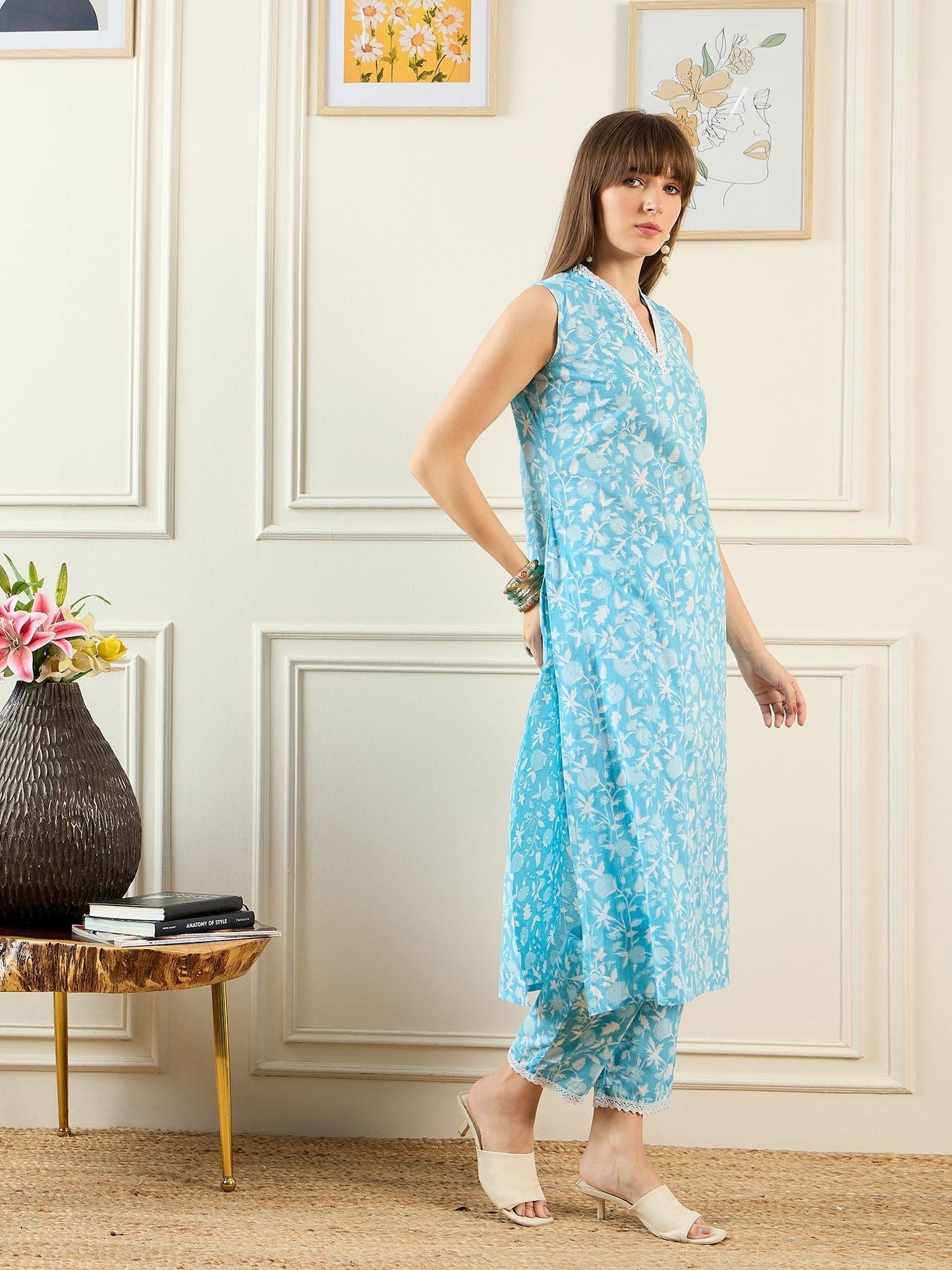 Dhiyona IE Floral Printed V-Neck Pure Cotton Straight Kurta With Trouser