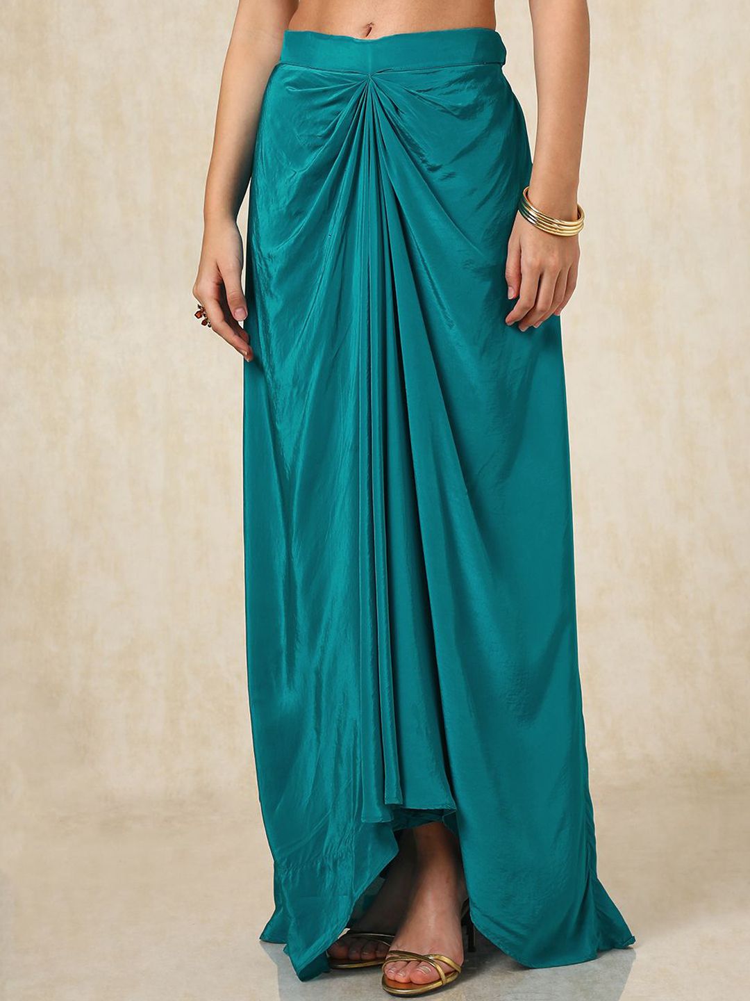 Dhiyona SO Women's Paisley Embroidered Short Sleeves Regular Sequinned Kaftan Kurta With Trouser