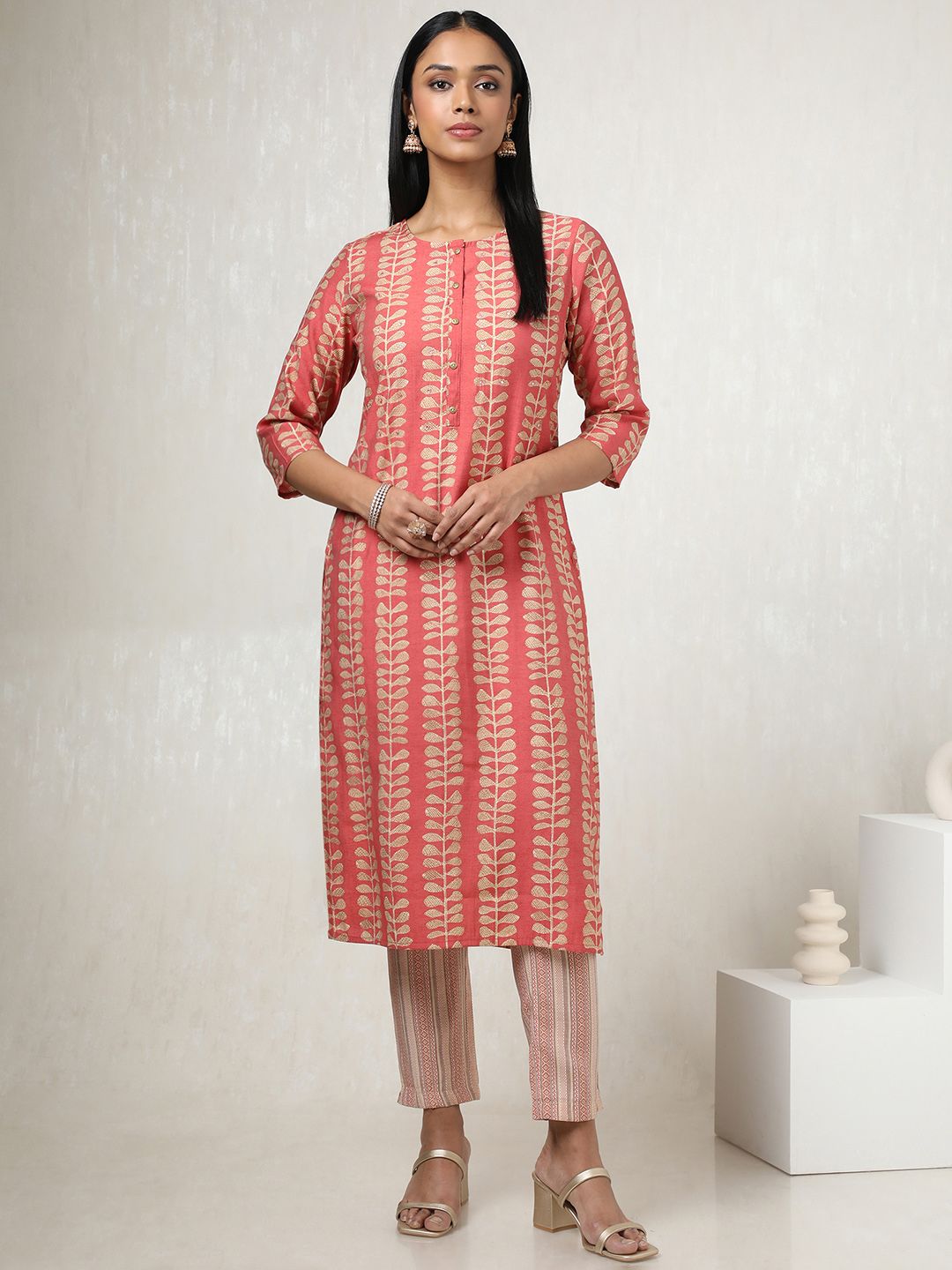 Dhiyona SO Women's Women Floral Printed Regular Mirror Work Kurta with Trousers