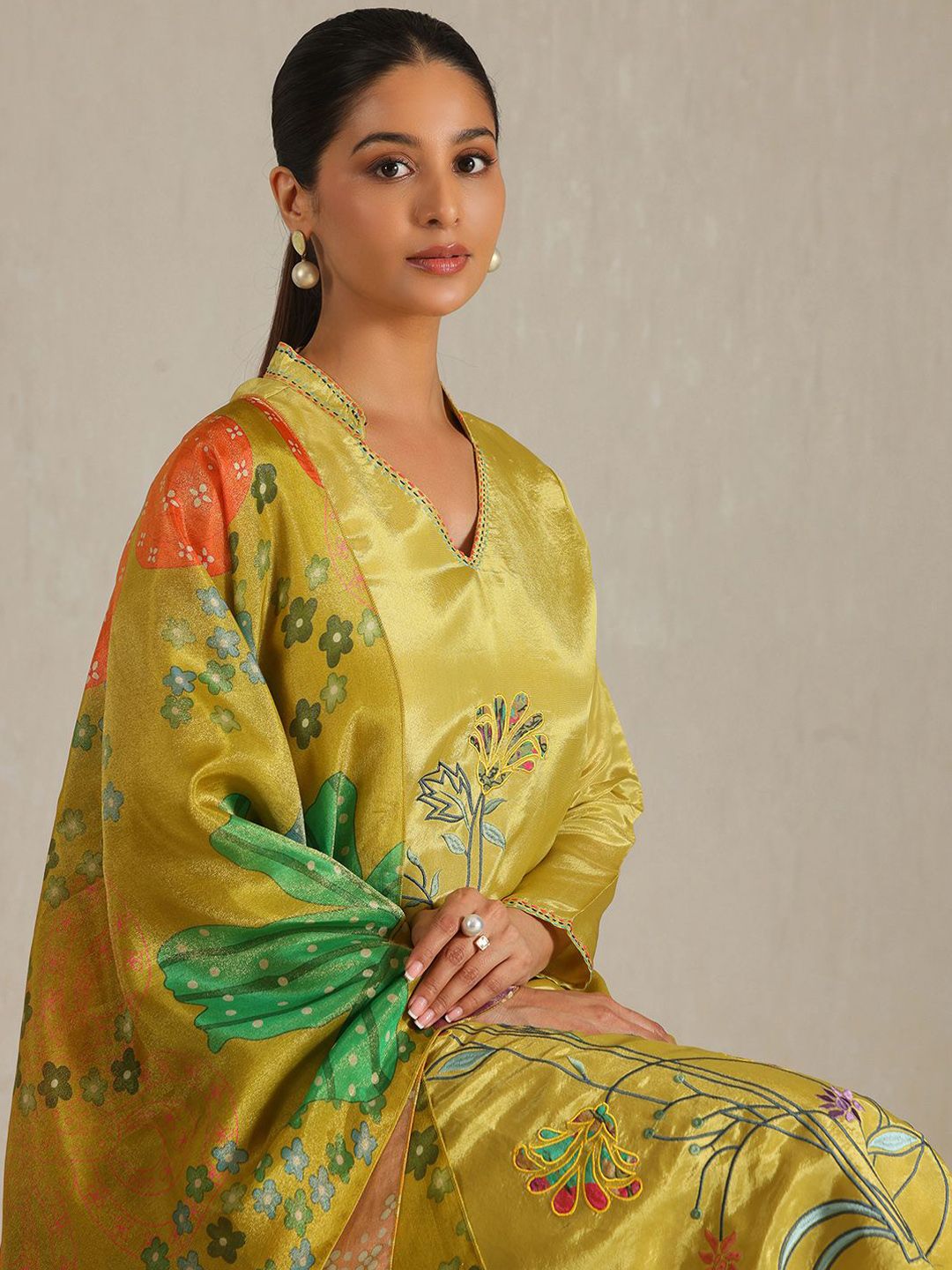 Dhiyona SO Women's Floral Printed Thread Work Mandarin Collar Straight Kurta With Trousers & Dupatta