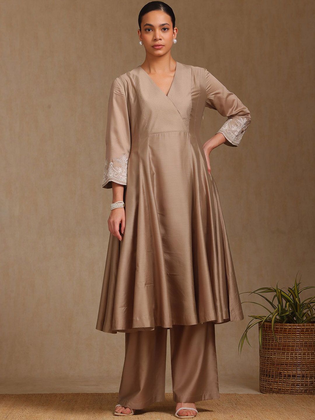 Dhiyona SO Women's Women Regular Thread Work Kurta with Palazzos & With Dupatta