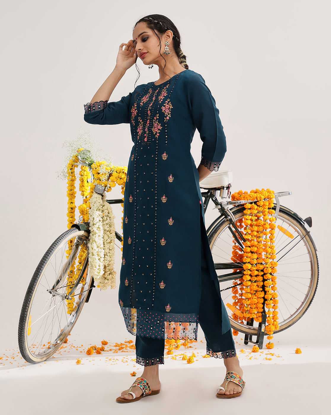 Dhiyona VR Women's Blue Embroidered Kurta Set Paired With Tonal Tand Dupattta
