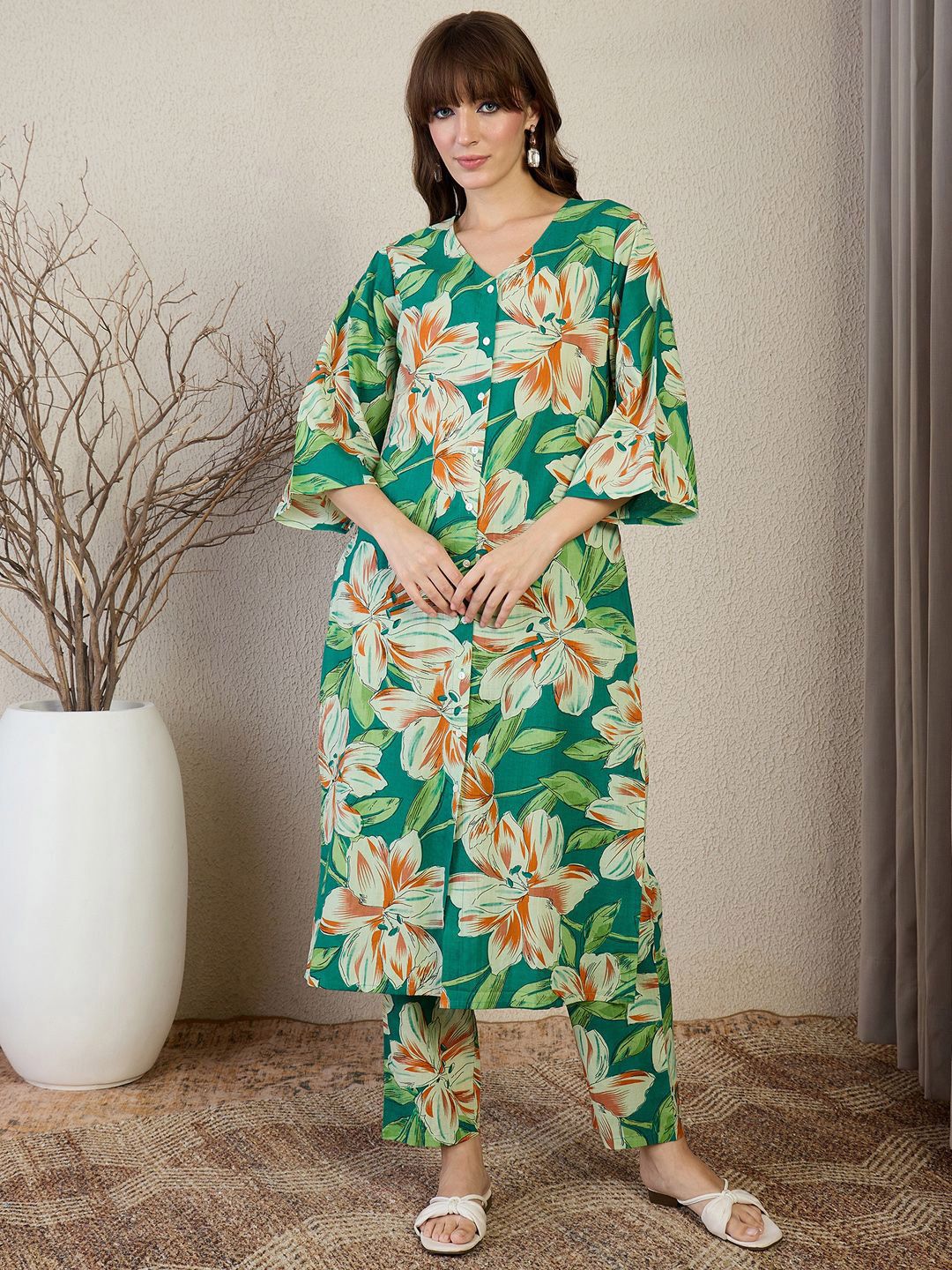 Dhiyona IE Floral Printed V-Neck Pure Cotton Straight Kurta With Trousers