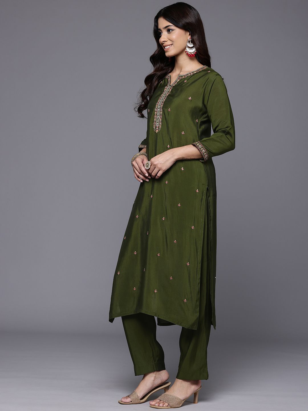 Dhiyona VA Women'sFloral Embroidered Notch Neck Mirror Work Straight Kurta With Trousers & Dupatta