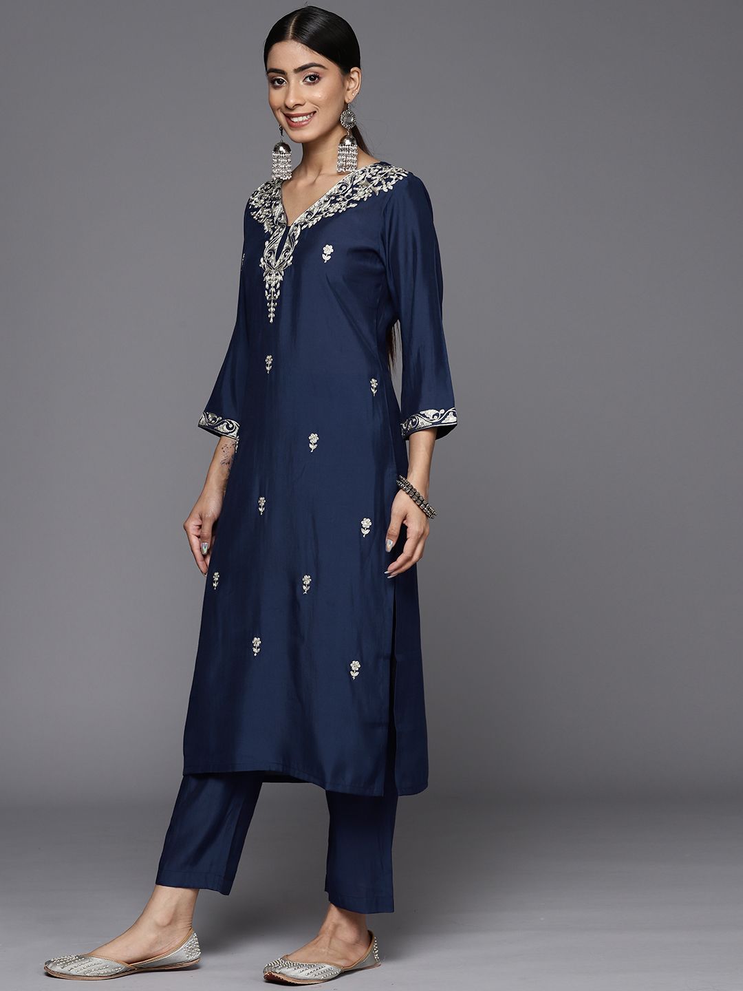 Dhiyona VA Women'sFloral Embroidered Regular Thread Work Kurta With Trousers & With Dupatta