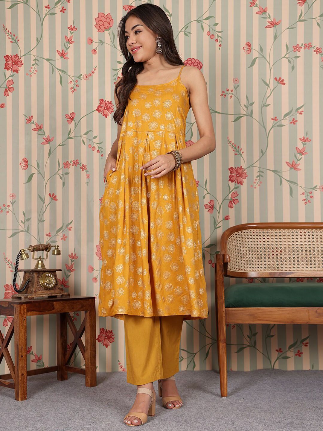 Dhiyona OD Women Floral Printed Regular Kurta with Palazzos & With Dupatta