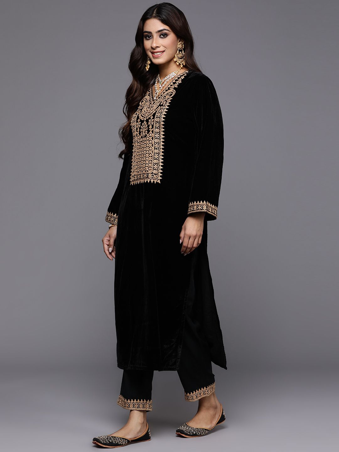 Dhiyona IE Women Ethnic Motifs Yoke Design Regular Velvet Kurta with Trousers & Dupatta