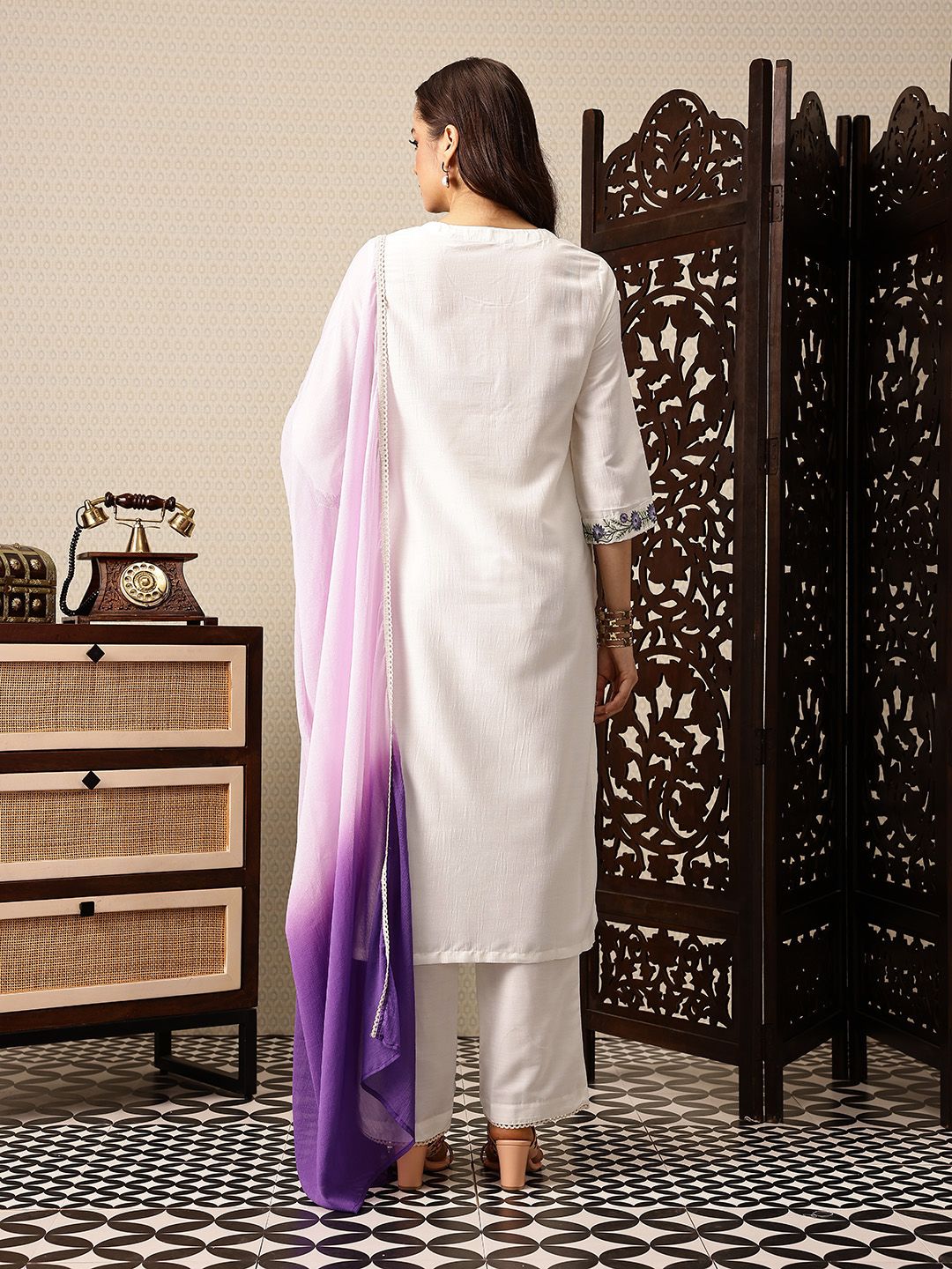 Dhiyona PD Women Floral Embroidered Regular Jashn Kurta with Trousers & With Dupatta