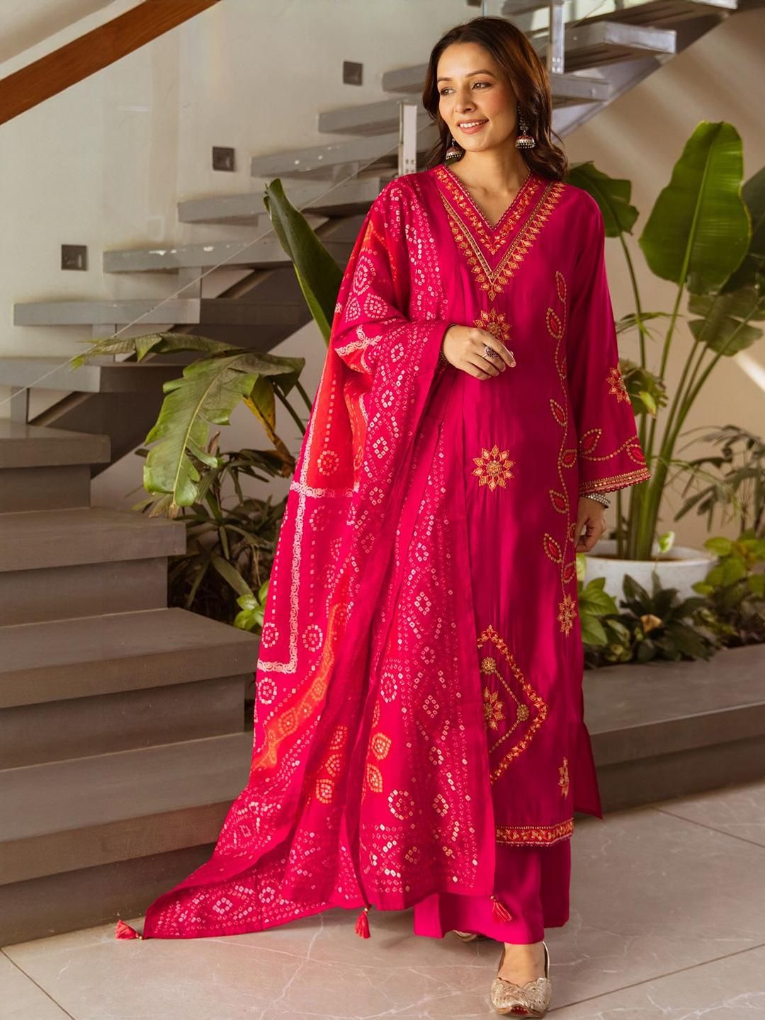 Women Bandhani Embroidered Kurta with Palazzos & Dupatta