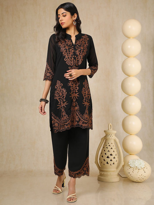 Dhiyona SO Women's Floral Embroidered Mandarin Collar Thread Work Straight Kurta With Trousers