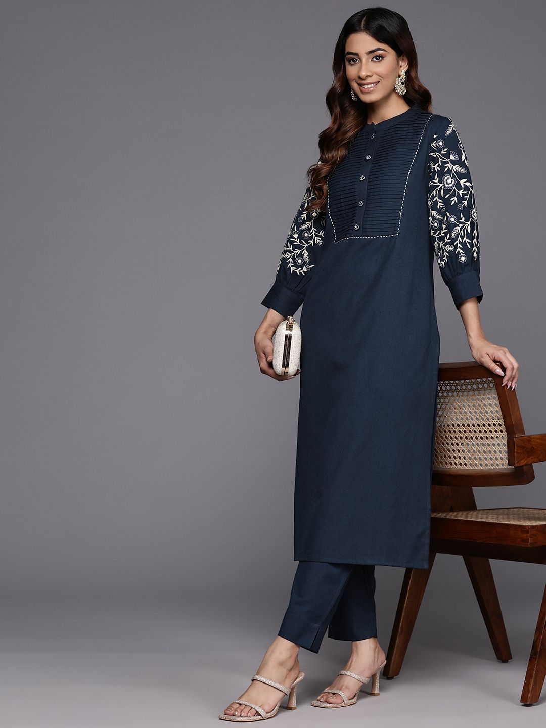 Dhiyona VA Women's Floral Embroidered Regular Thread Work Kurta with Trousers