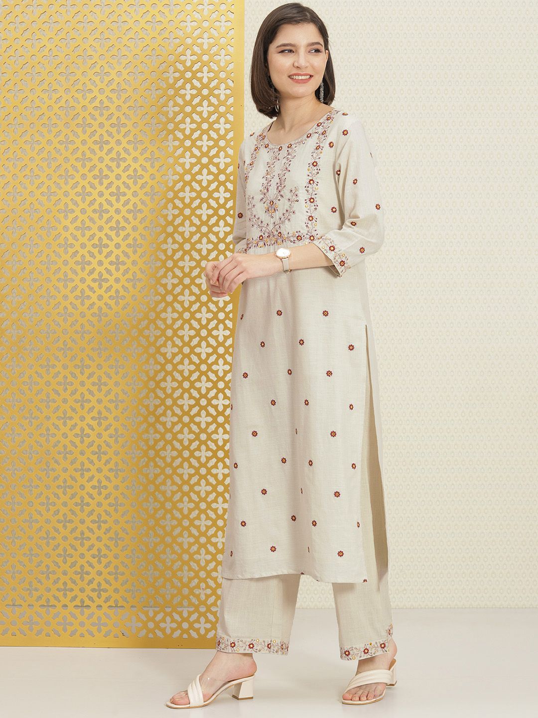 Dhiyona PD Women Women Light Green Thread Work Pure Cotton Kurta with Trousers