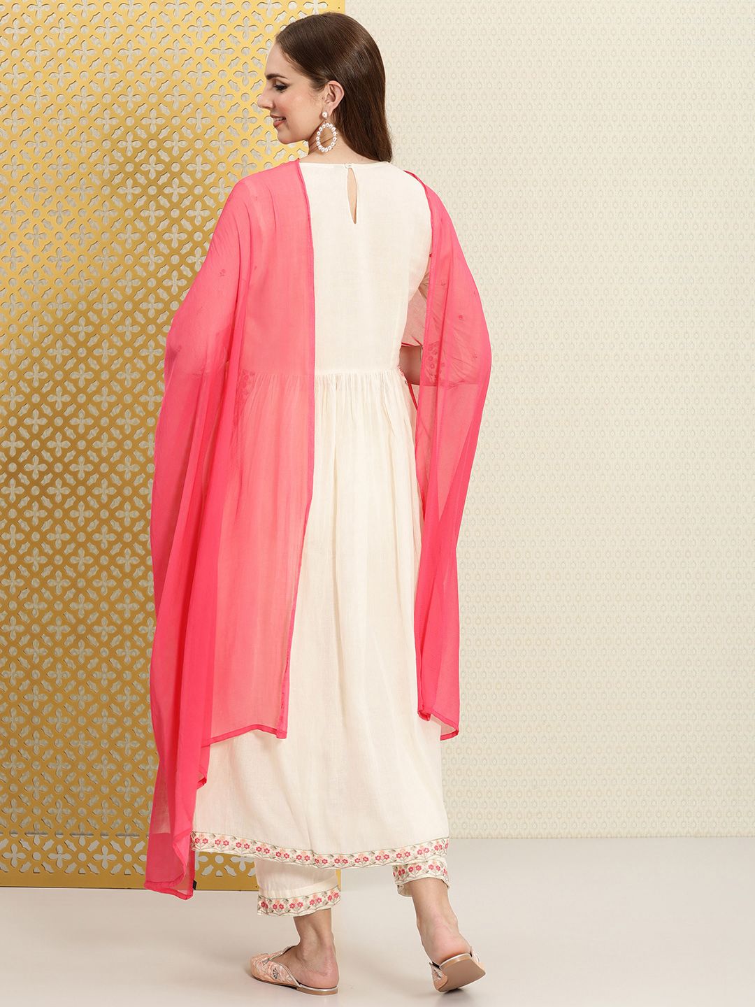Dhiyona PD Women Women Floral Embroidered Pure Cotton Jashn Kurta With Trousers & Dupatta