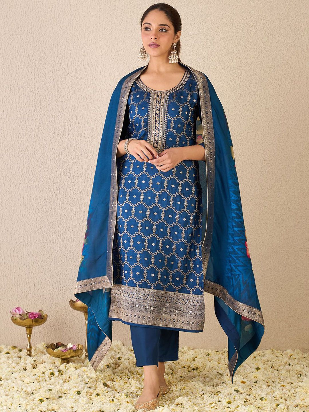 Women Ethnic Motifs Embroidered Regular Kurta with Trousers & With Dupatta