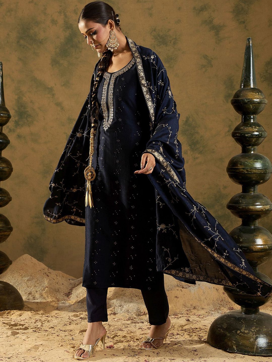 Dhiyona IE Women Floral Embroidered Regular Kurta with Trousers & With Dupatta