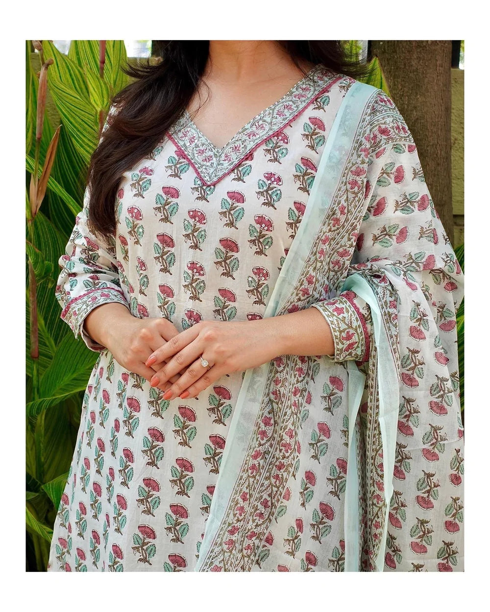 Women White Printed Viscose Rayon Kurta And Pant Set