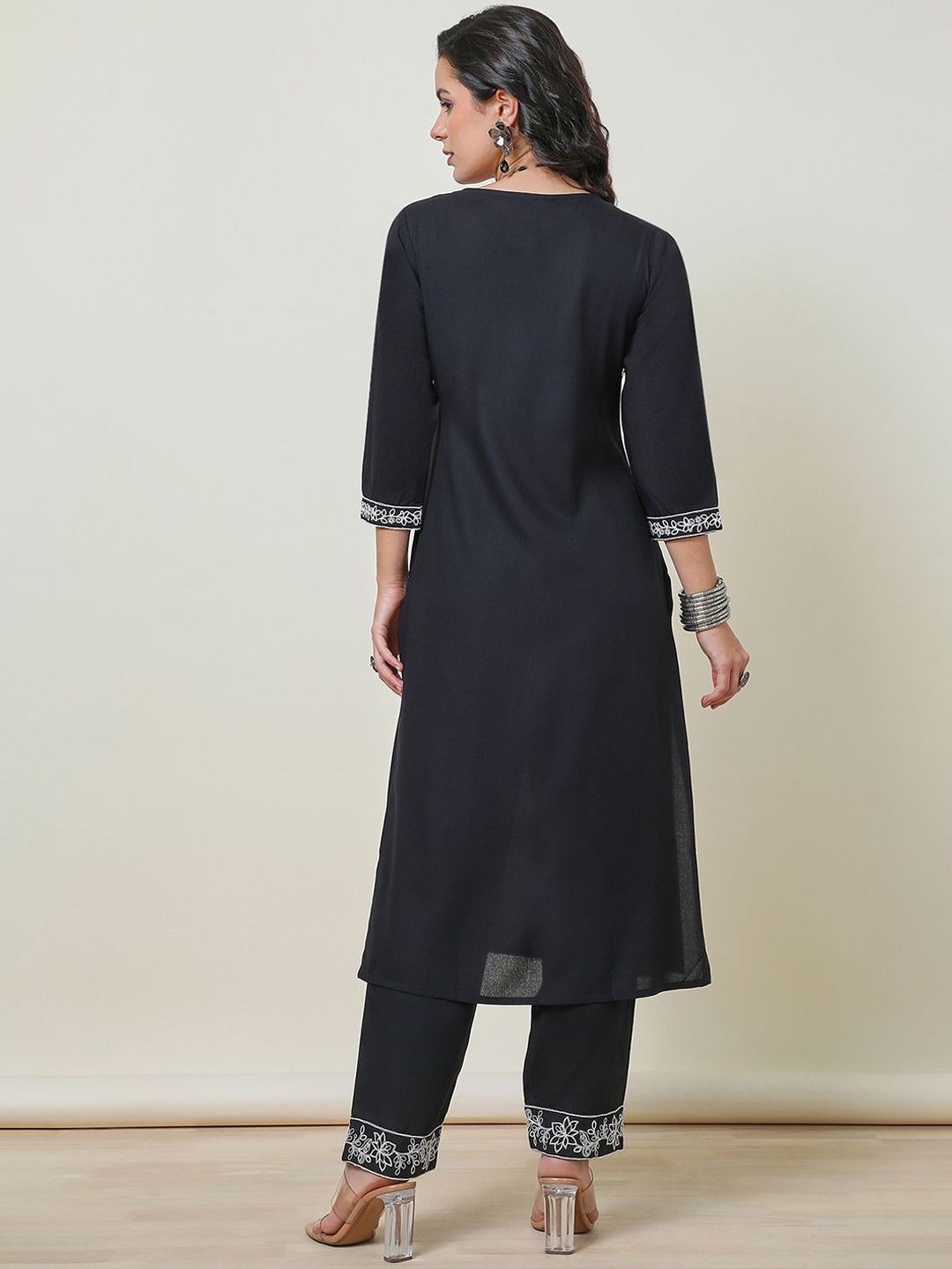 Dhiyona SO Women's Black Ethnic Motifs Embroidered Thread Work Straight Kurta With Trousers