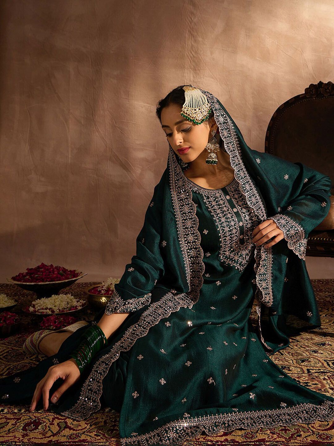 Ethnic Motifs Embroidered Regular Thread Work Straight Kurta Set