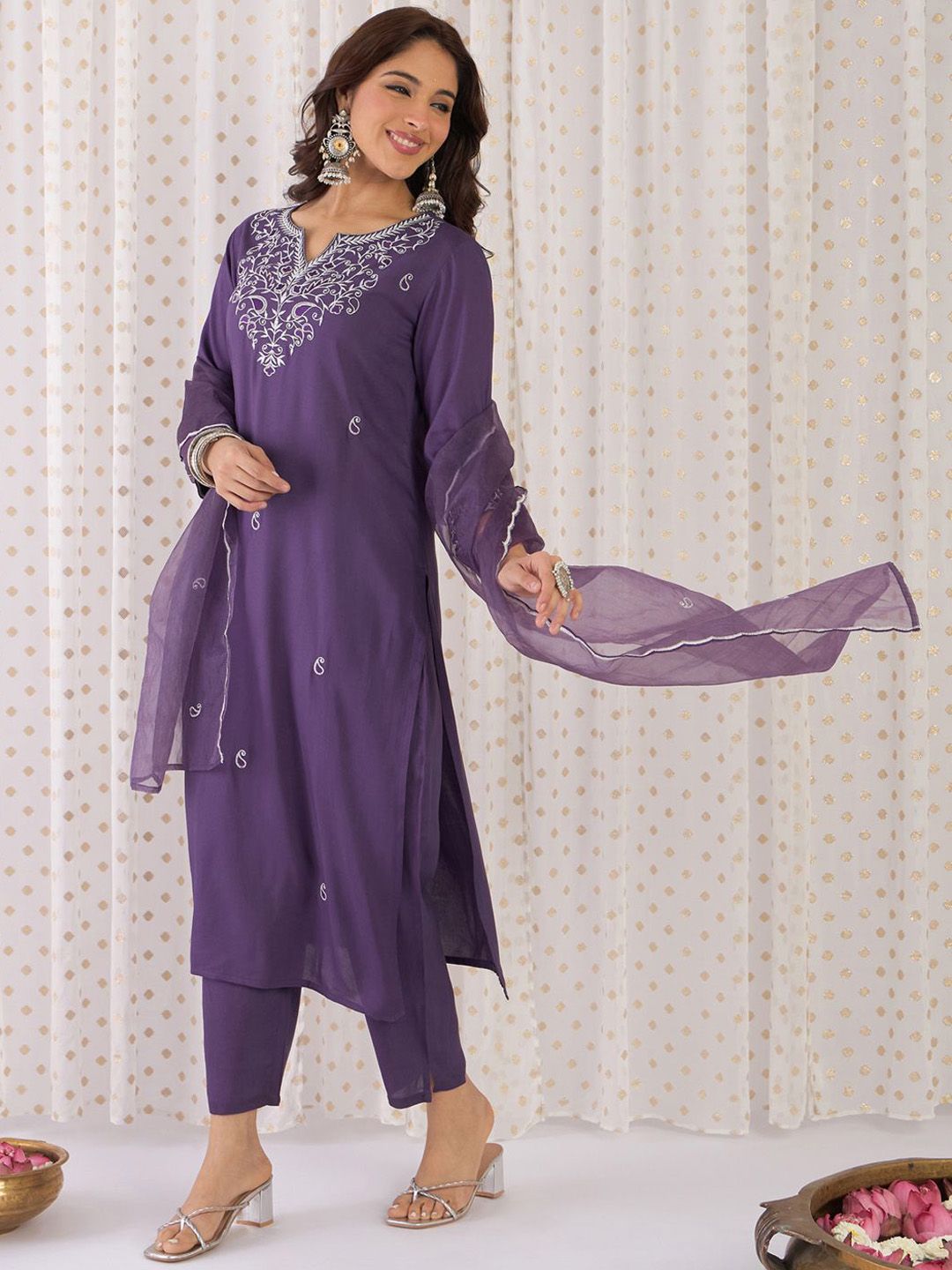 Dhiyona IE Paisley Embroidered Notch Neck Straight Kurta With Trousers & Dupatta