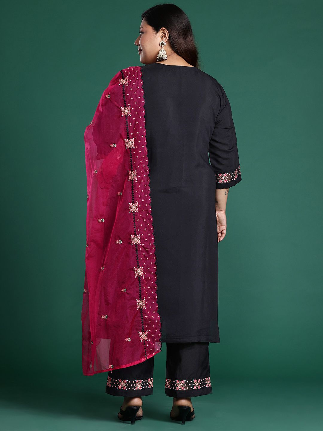 Dhiyona IE Plus Size Floral Embroidered Sequinned Kurta with Trousers & Dupatta