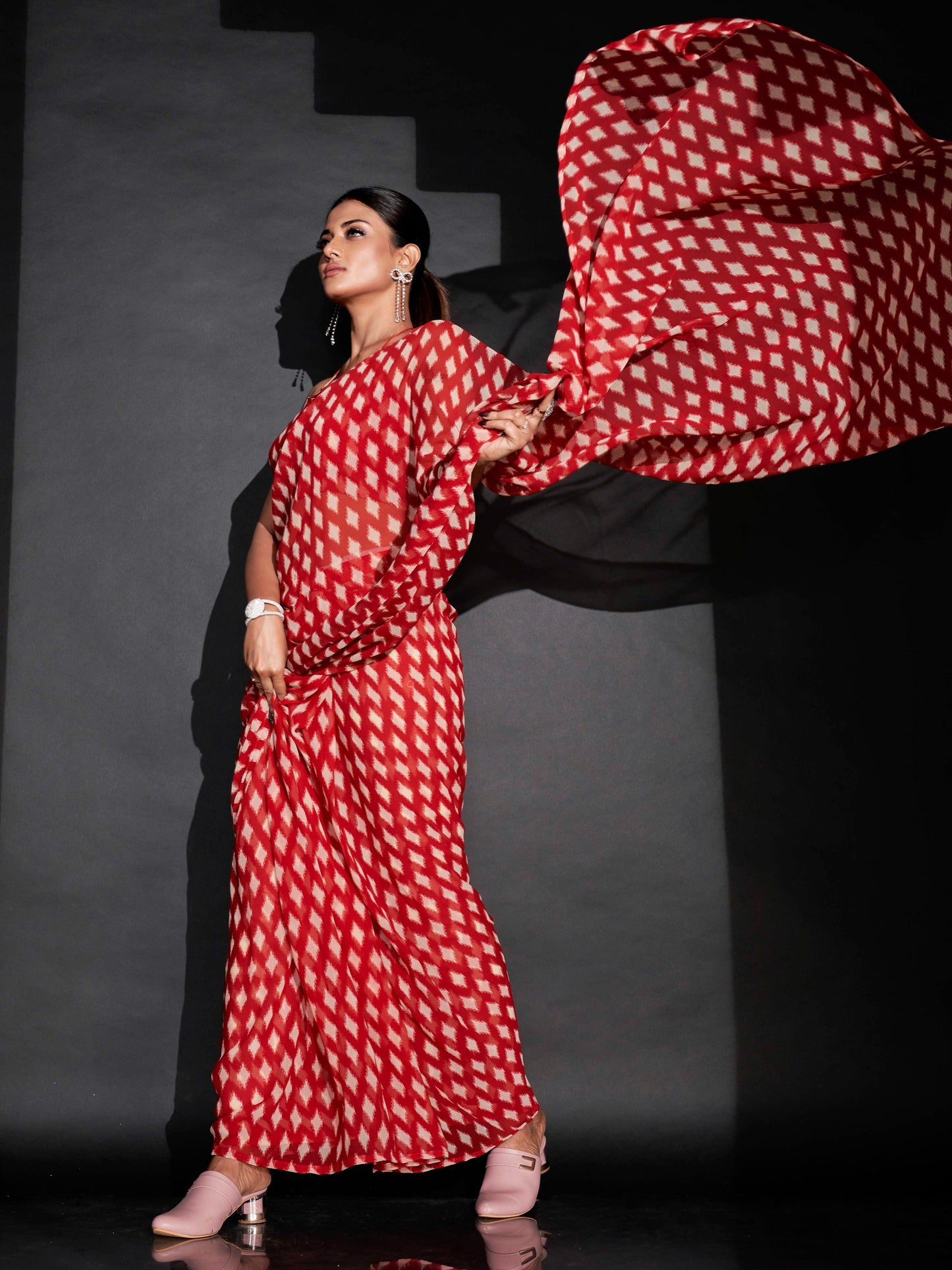 Dhiyona TI Women's Ready To Wear Red Geometric Printed Saree with Unstitched Blouse