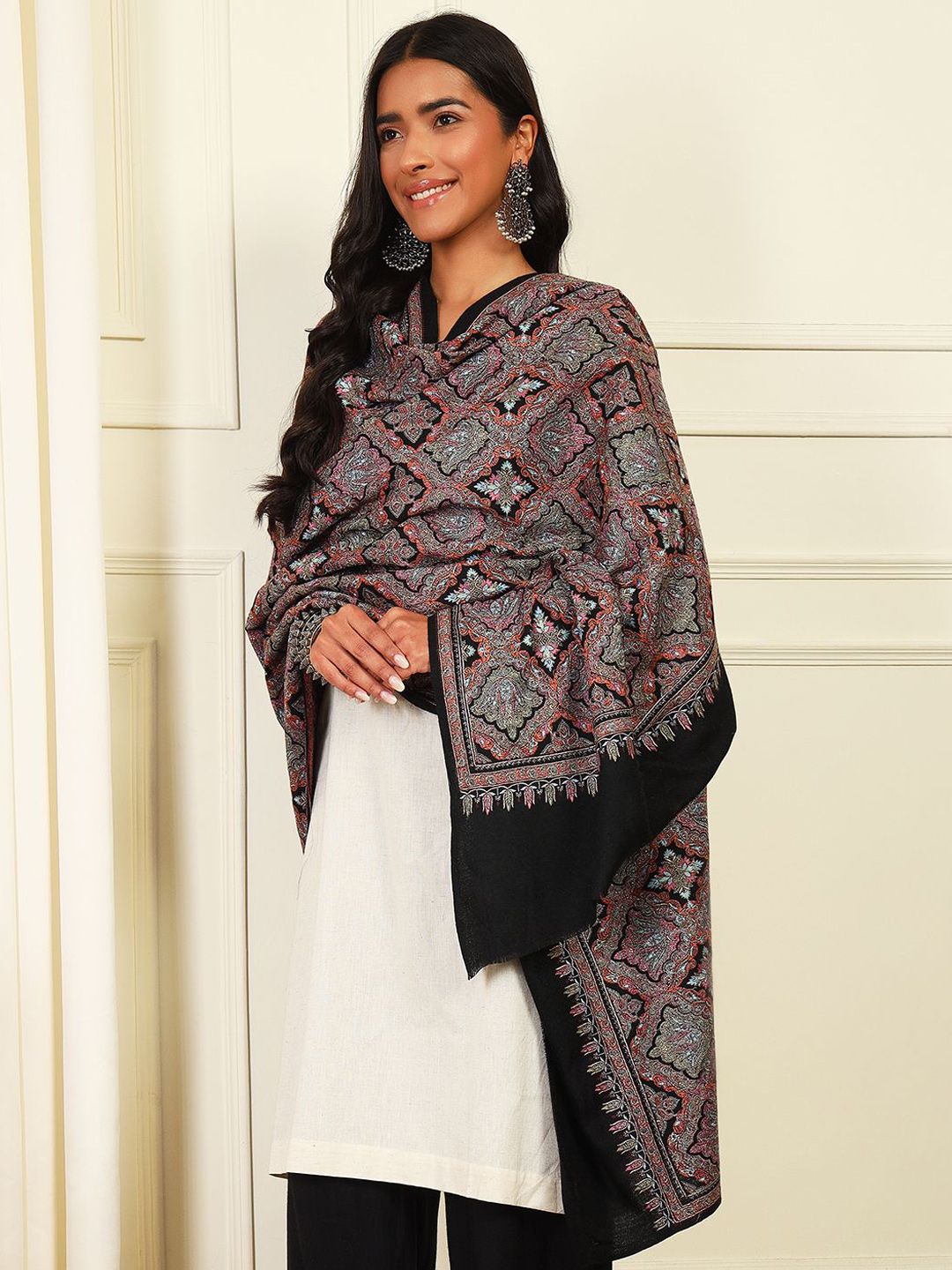 Dhiyona PA Paisley Embroidered Woollen Silk Shawl