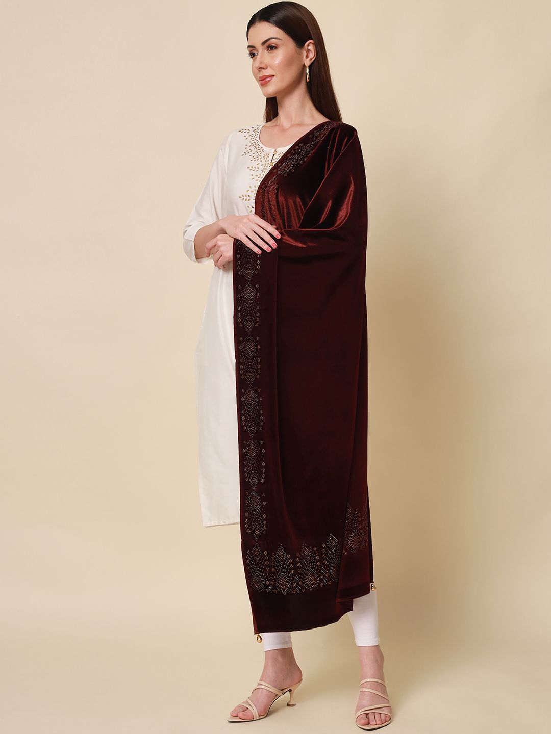 Dhiyona PA Women Purple Embellished Velvet Shawl