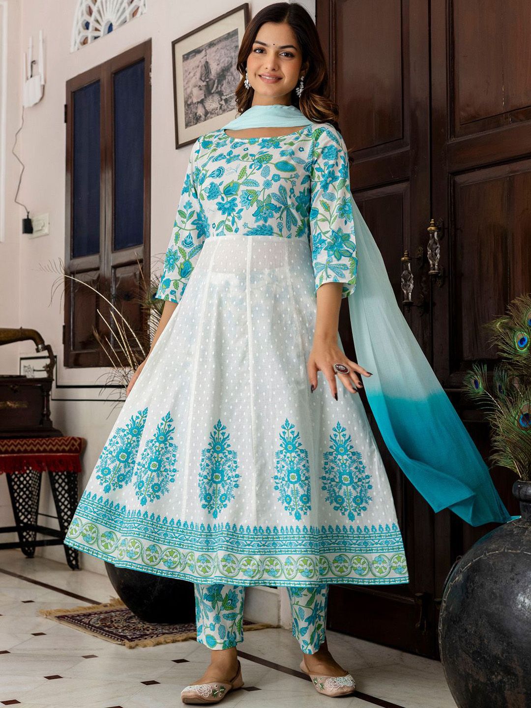 Dhiyona IE Women Floral Printed Regular Pure Cotton Kurta with Trousers & With Dupatta
