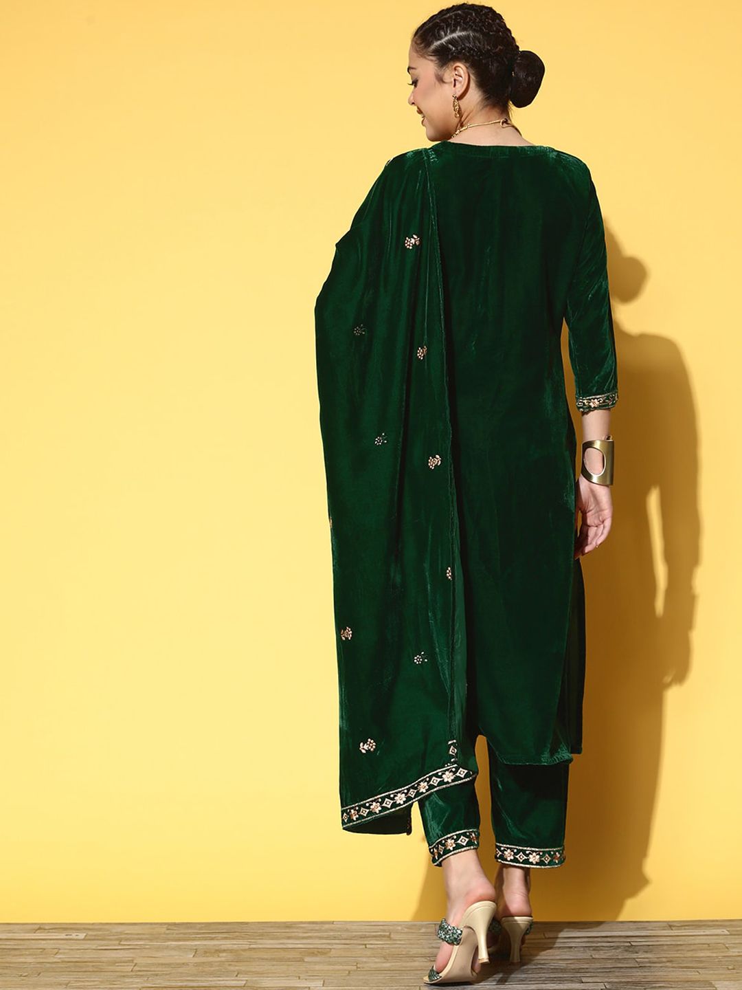 Dhiyona VA Women'sGreen & Gold-Toned Floral Embroidered Velvet Straight Kurta With Trouser & Dupatta