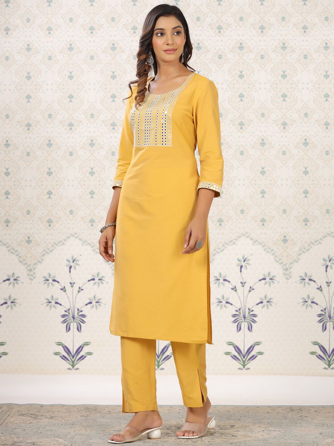 Dhiyona OD Geometric Embroidered Thread Work Straight Kurta with Trousers